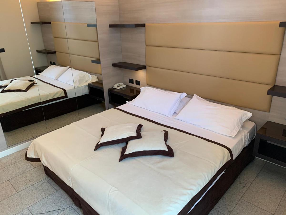 ליגננו סביאדורו Hotel San Carlo מראה חיצוני תמונה